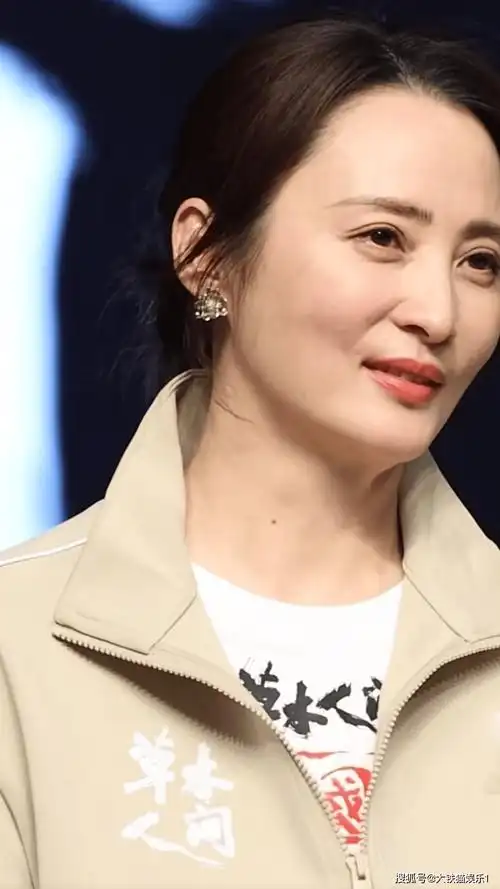 看48岁蒋勤勤和"裴佩老师"现状,发现女人到了中年,真不能太瘦_儿子_美