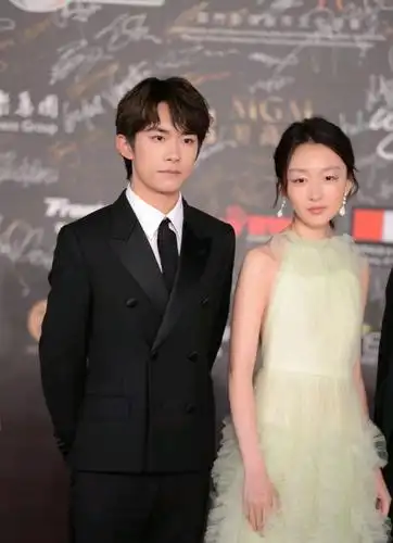 易烊千玺周冬雨炒cp,最可爱的是粉丝的回应