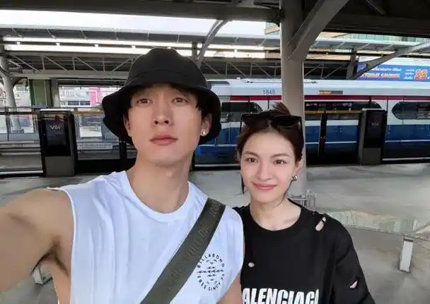 钟楚曦晒男友视角旅行照,穿比基尼秀身材,曲线完美零赘肉超养眼