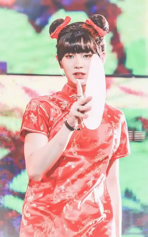 黄明昊cosplay春丽甜美写真