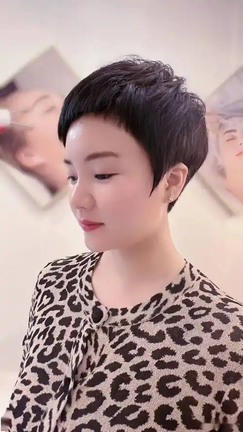 最火女士短发14款,烫卷剪短美美哒,看着很心动_时尚_发型_造型