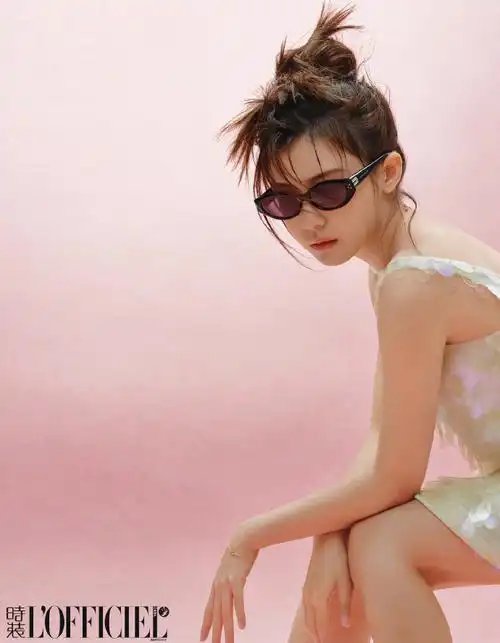 时装6月刊内页#赖美云超话    @赖美云喜欢五月的夜里拂过面颊的风