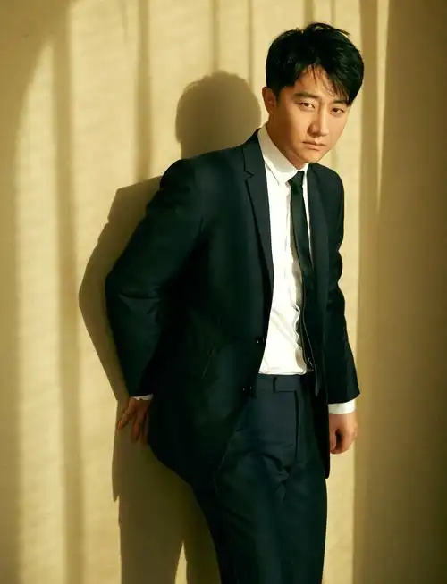 黄轩亮相电影《只有芸知道》发布会 浸入式表演体验新生