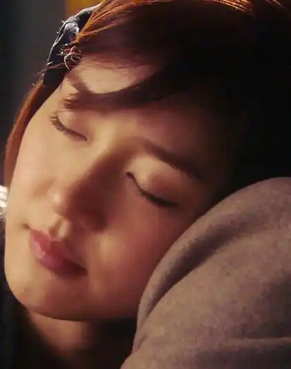 p>成宥利(sung yu ri),1981年3月3日出生于德国巴登,韩国女演员,歌手