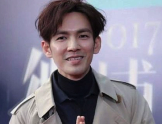 47岁钟汉良苹果肌肿胀脸僵打针打多了是时候改变戏路了