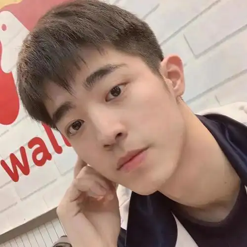 这么帅的00后,算校草吗?