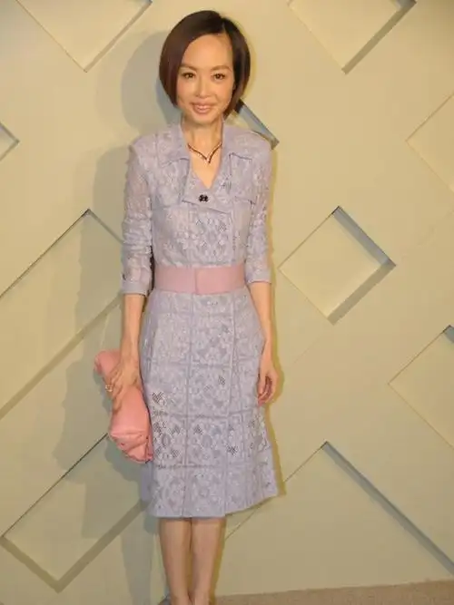 展开全部 陈鲁豫 1.64体重43公斤你比她还瘦吗? 那就没人形了.