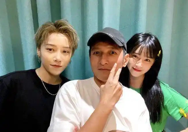 刘雨昕虞书欣霸气,许佳琪,喻言惊艳!_节目_舞台_气质