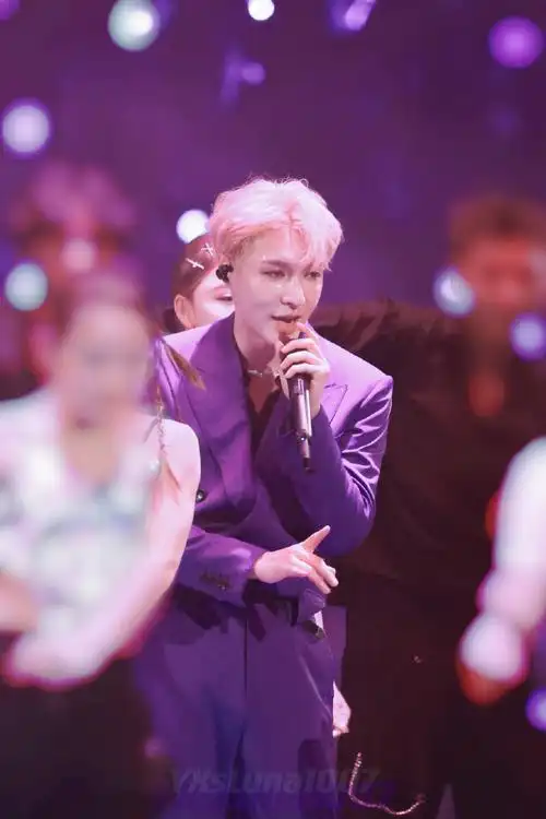 航海无远弗届巡回演唱会#231104 大航海南京场紫色真的好衬他@张艺兴