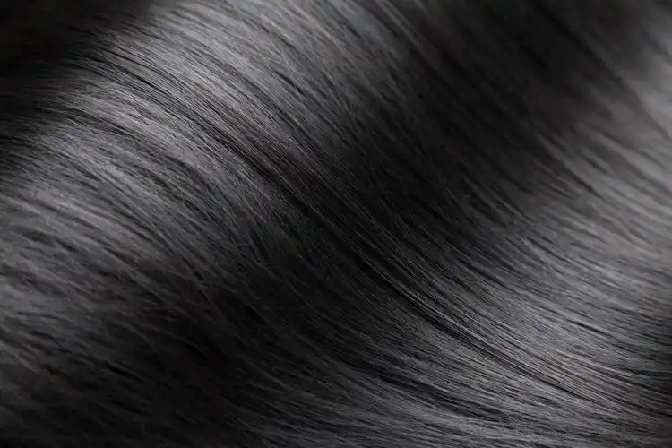 直发和光泽黑发的特写镜头