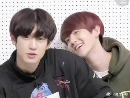 不倒翁也会倒在灿烈怀里呀|灿烈|边伯贤|朴灿烈_新浪新闻