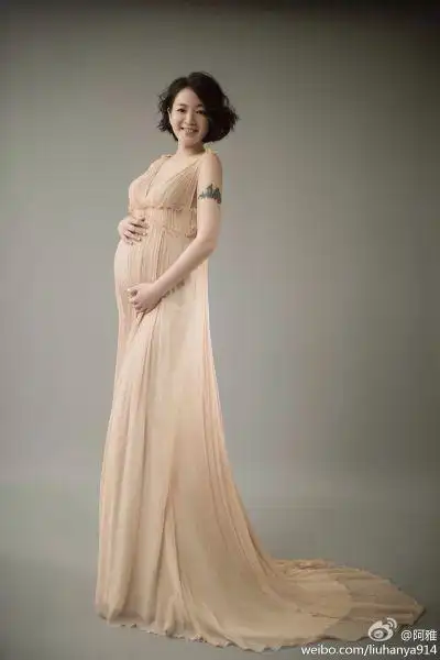 2014年8月2日七夕情人节,胡可在微博上发布了自己的大肚照,照片中胡可