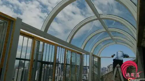 深圳弧形顶钢结构玻璃雨棚优固美厂家