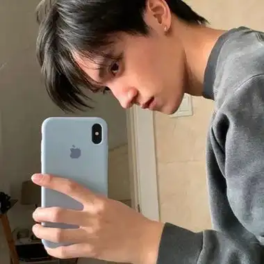 超酷给人一种清冷感的气质帅哥 好看且帅气的男生头像_男生头像_美头