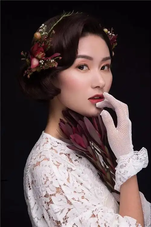 图文详解实用新娘发型打造技巧之轻复古新娘造型