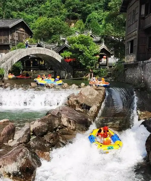 2024年的大觉山漂流热情回归,如同烈火般点燃了这个盛夏的狂欢.