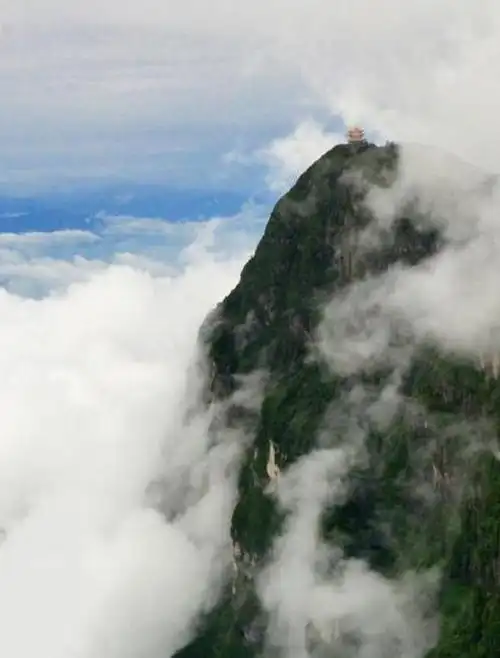 "峨眉山,上云霄!"四川最美的地方是中国四大佛教圣地的所在地