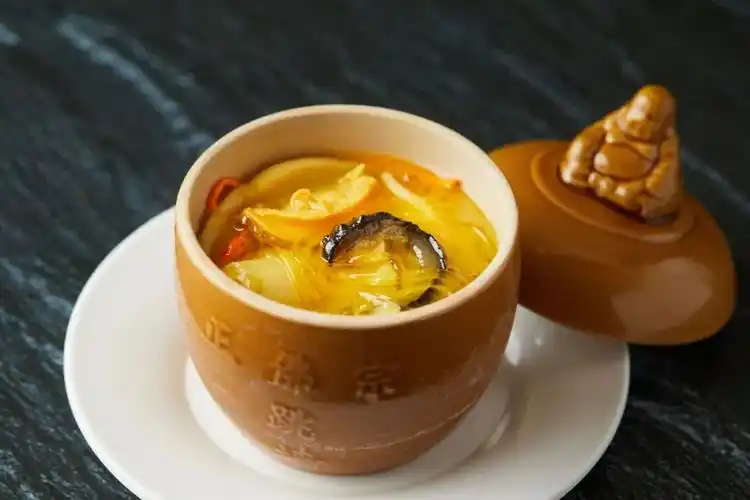 "中国八大菜系之一的"闽菜"中,最著名的就是蜚声海内外的"