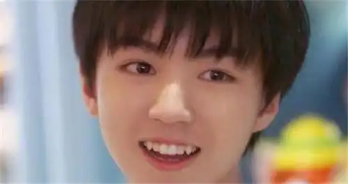 男生长虎牙好不好?