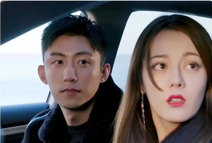 再添实锤!黄景瑜投诉迪丽热巴怀孕相关视频,网友怀疑是变相承认