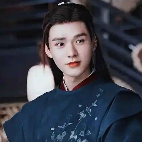 温客行/龚俊 有没有人有温客行那件墨绿色的衣服的照片啊,求求啦