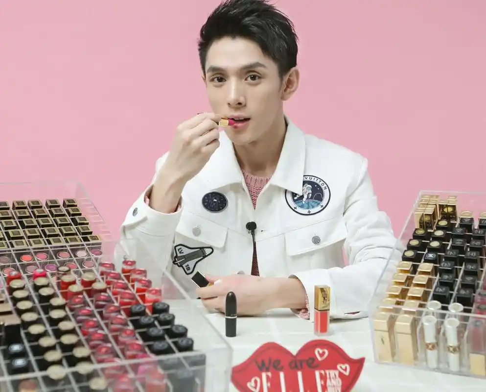 李佳琦"omg"的背后,隐藏着他的坚强和努力