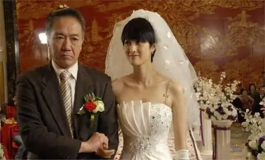 她错过了靳东,转身嫁给父亲看中的女婿,现在过得怎么