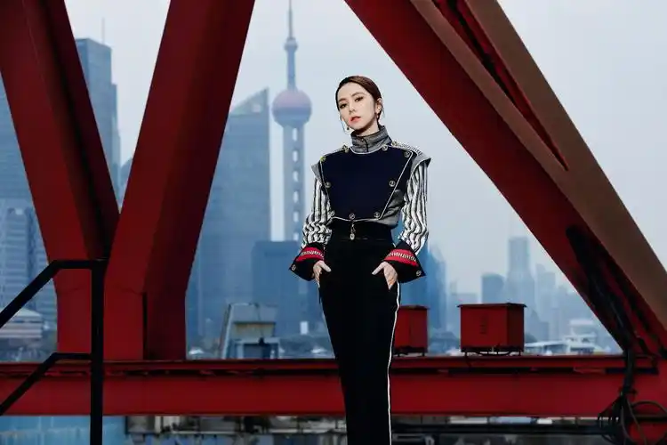 邓紫棋 lv 2022春夏女装秀 2021.11.17 - 堆糖,美图壁纸兴趣社区