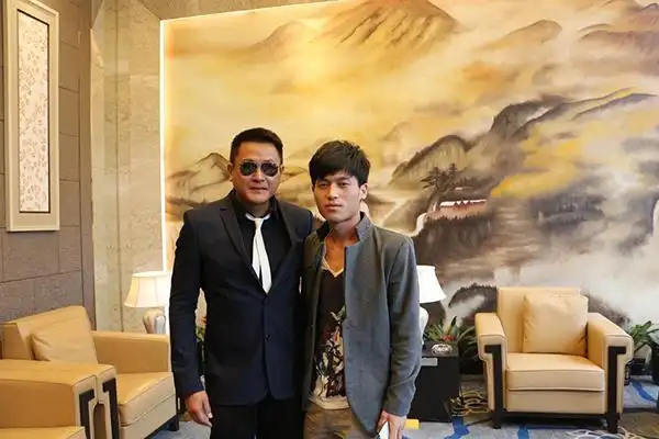 季洪雨与魏骏杰合影 | 明星合影 | 明星合影 | 图治(上海)文化传媒