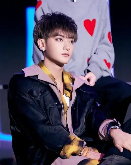 他离开exo之后,休息了好长一段时间.