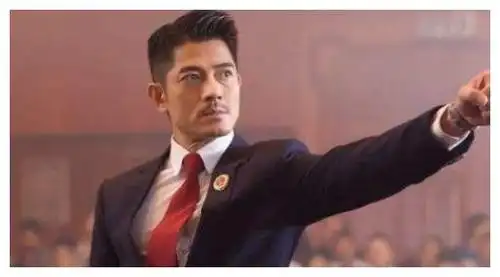 郭富城张艺兴同梳大背头,在关掉十级美颜后:终于相信女生的审美