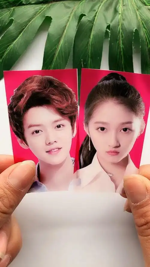 鹿晗关晓彤照片合起来以后就是他们未来宝宝出生的样子