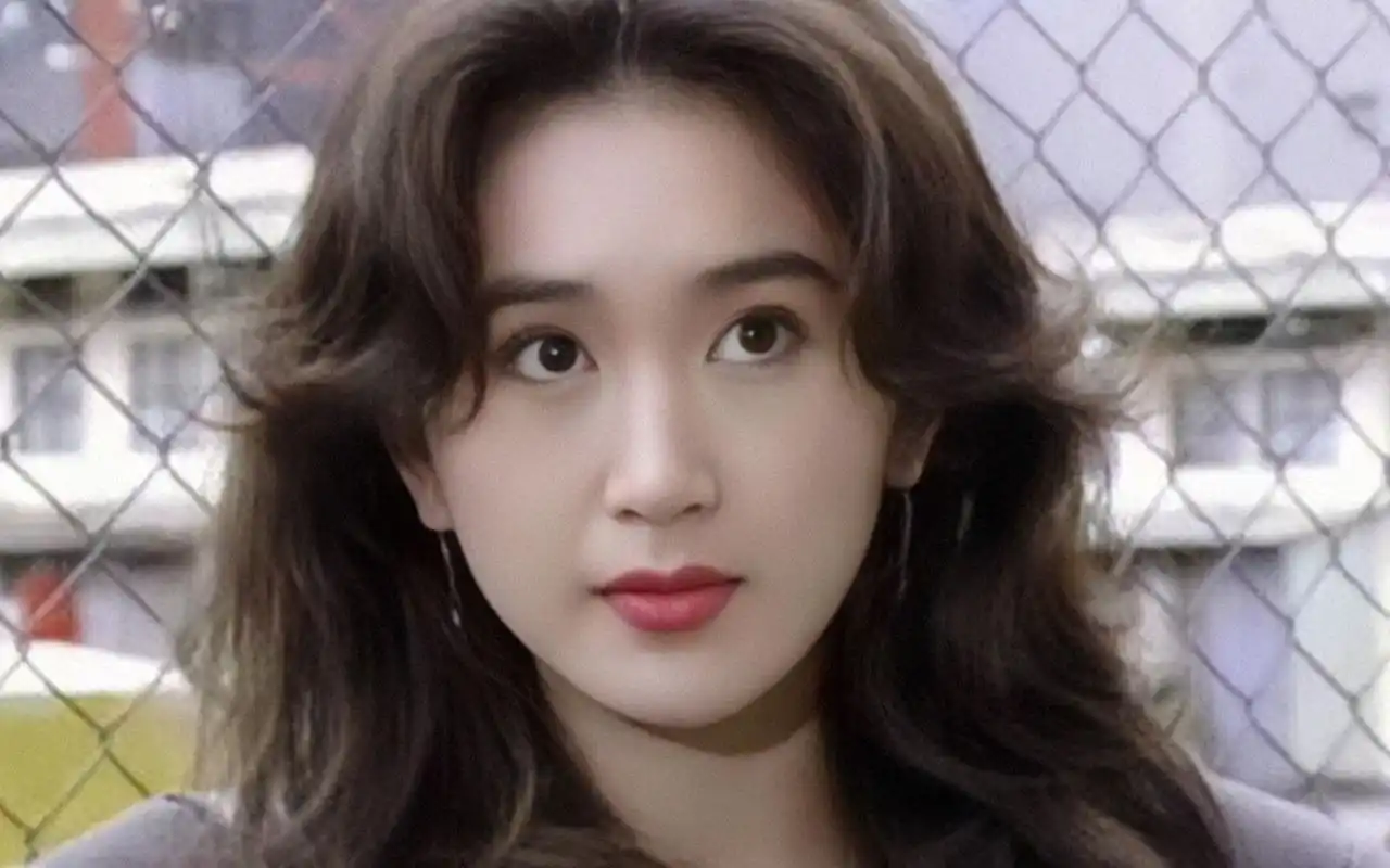 温碧霞:她是低调的不老女神,年轻时艳如桃李,妩媚动人