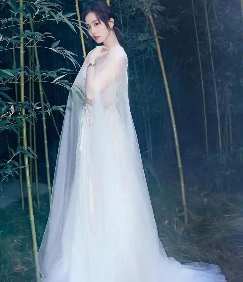 刘诗诗这身白裙造型好美,清新飘逸,温柔婉约,好像仙女!