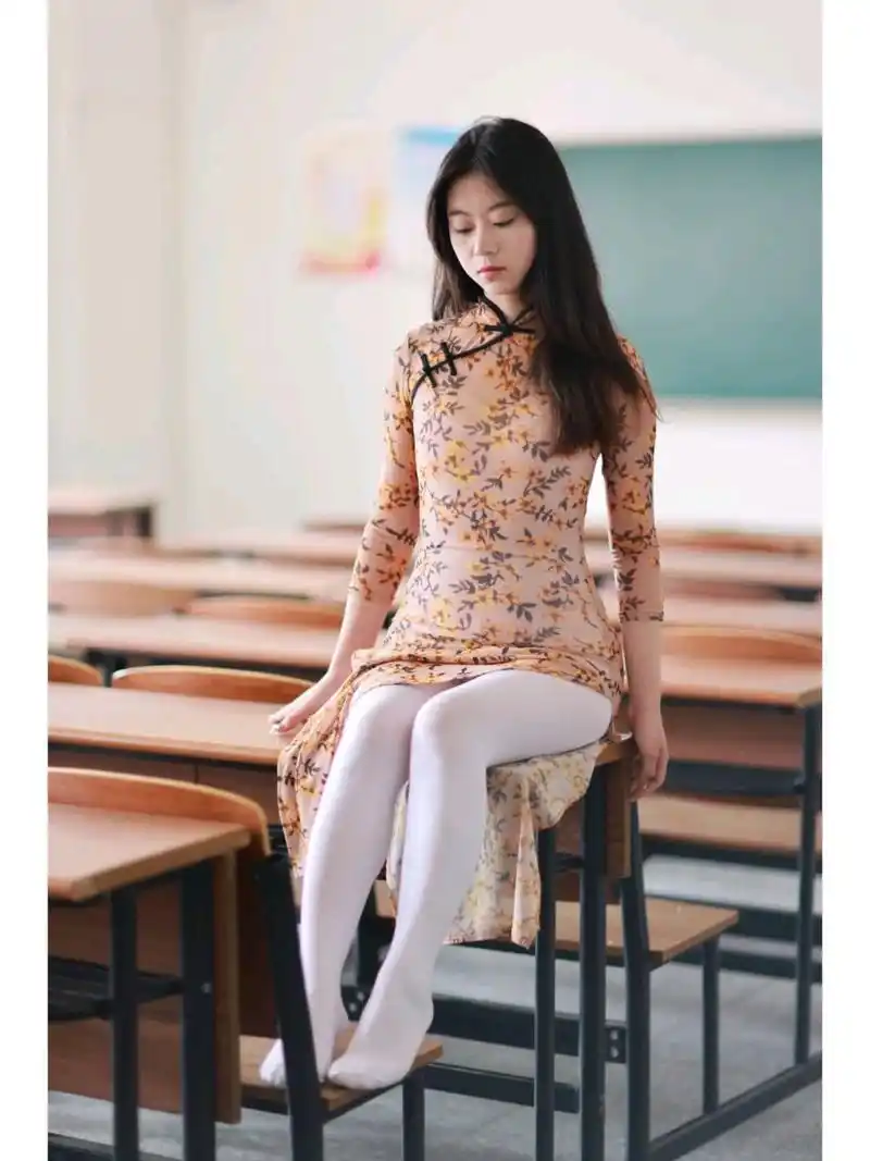 少女穿搭分享: 白色的连裤袜