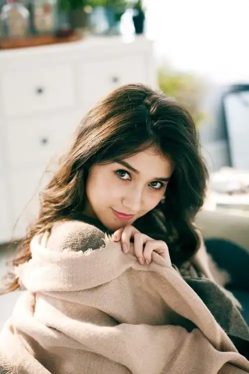 美到高级感的混血女艺人们想不霸屏都难