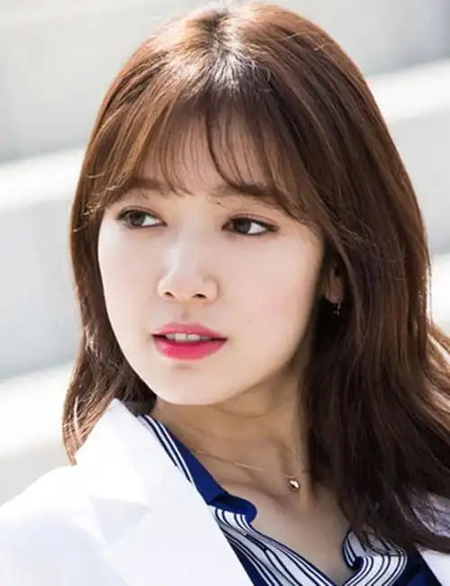 空气刘海也适合额头窄的女孩.