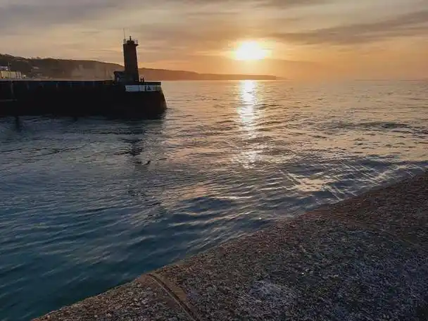 的路途中,我们不仅仅是在出行,更是在寻找心灵的栖息地,每一段旅程,都