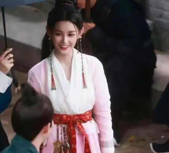 《墨雨云间》都说她演技进步,原来是ai换脸,演技还是蒋依依的?