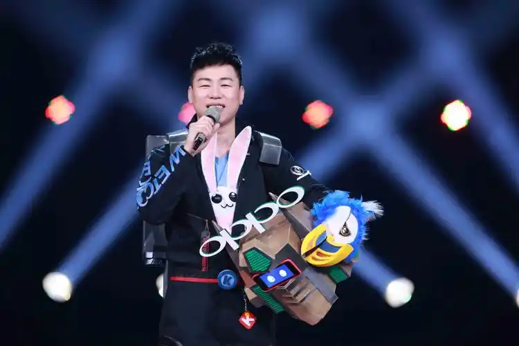 《蒙面唱将猜猜猜》:打通代际的全龄音乐盛宴