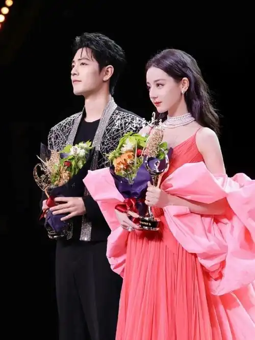 肖战迪丽热巴又上热搜了,这到底是捆绑抬咖,还是真的民心所向 - 娱乐