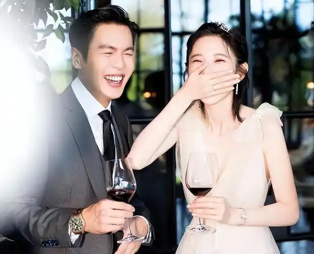 回顾:有种"整容"叫唐艺昕结婚,张若昀变化不大,她却像换了个人