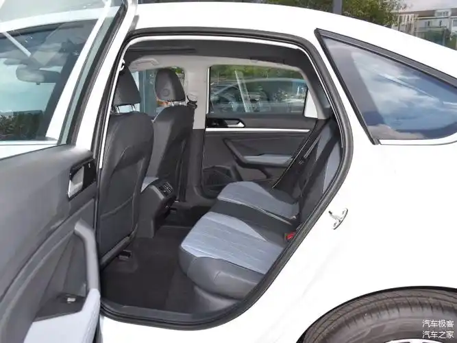 丰田雷凌时尚外观与实用性的完美结合