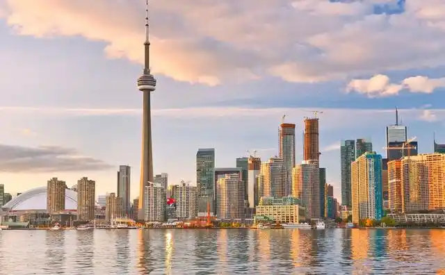 加拿大的首都是渥太华,这里有着"严寒之都"的称号,同时也有着"郁金香