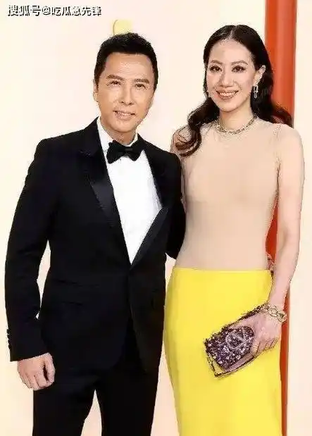 原创甄子丹很无奈超模妻子穿了似没穿把巨星老公的风头全抢光了