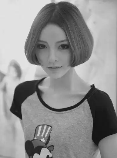 头像大全_烟灰色女生短发__正文