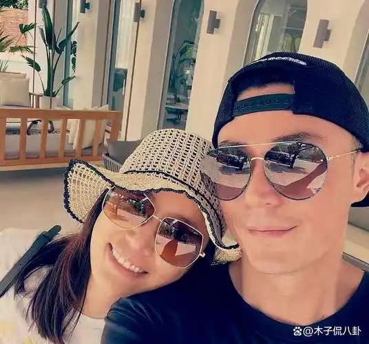 让粉丝们近距离感受到了她与霍建华一家三口在垦丁度过的美好时光