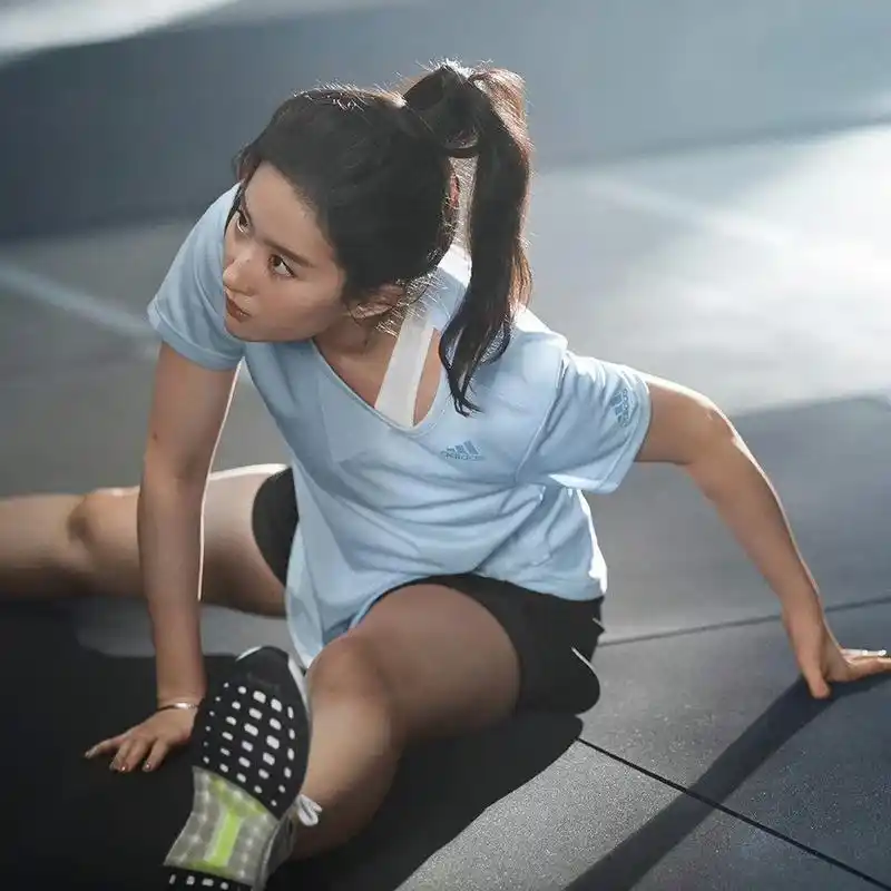 健身达人刘亦菲,认真的样子好帅!