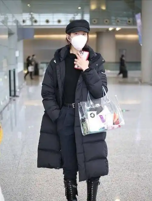 蔡少芬越老越会穿,穿草莓卫衣配牛仔裤,减龄不说还很洋气_方式_低调