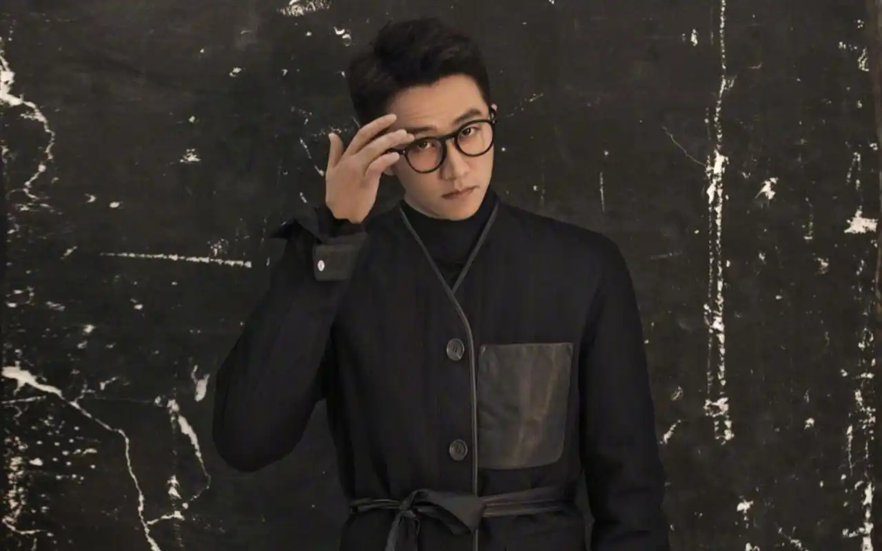 黄轩儒雅帅气写真图片桌面壁纸